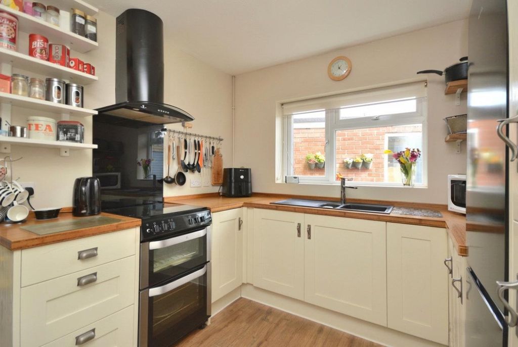 Property photo 2 of 15 Kitchen