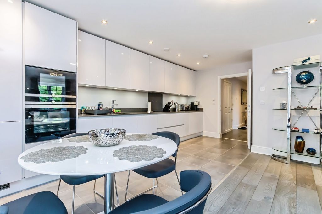 Property photo 2 of 21 Pbox-Img.Jpg