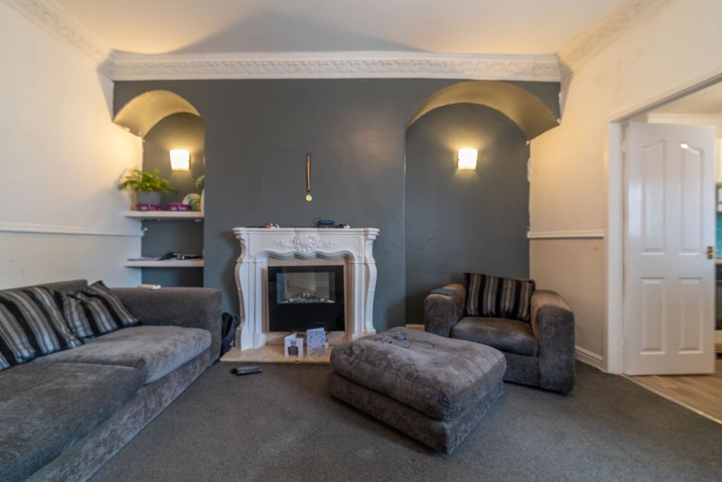 Property photo 2 of 20