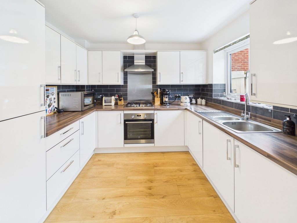 Property photo 3 of 32