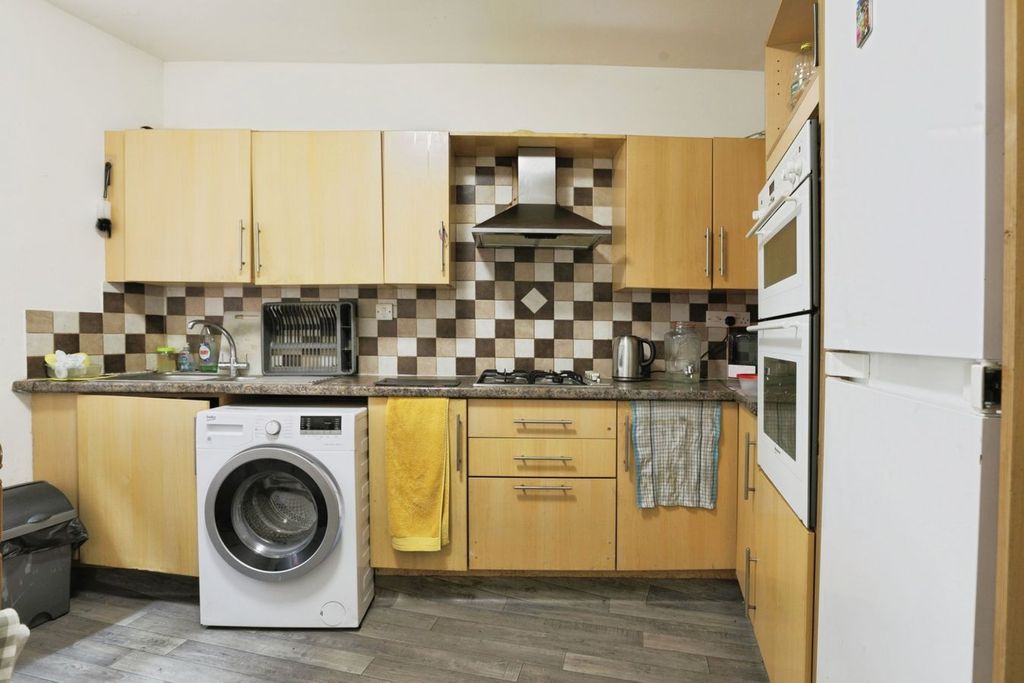 Property photo 3 of 33