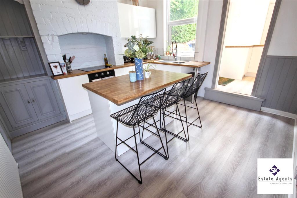 Property photo 2 of 23 Kitchen/Diner