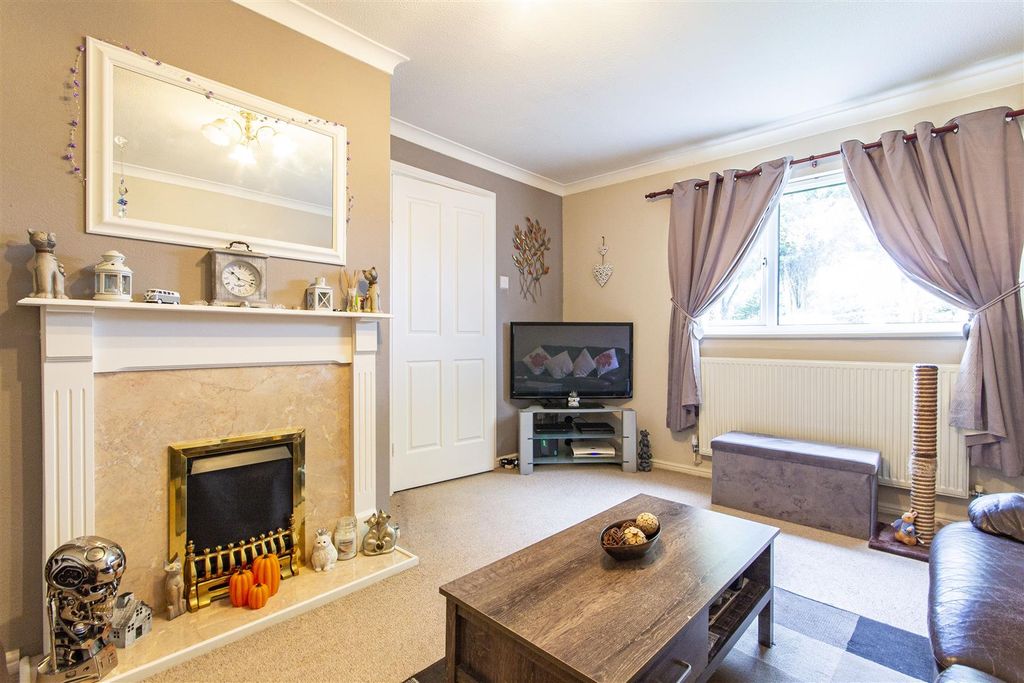 Property photo 2 of 10 Living Room