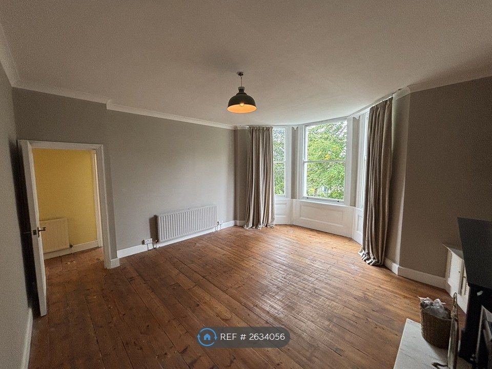 Property photo 2 of 17 Living Room