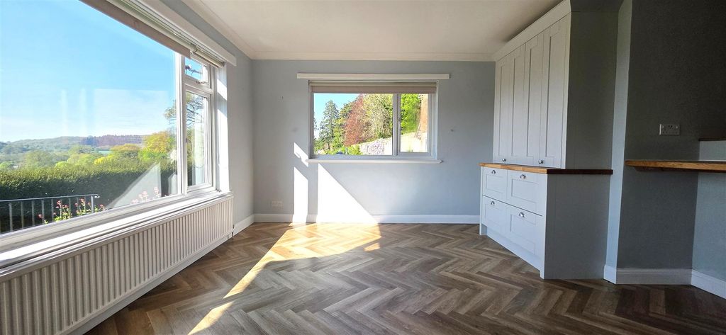 Property photo 3 of 11 Dining Area.Jpg