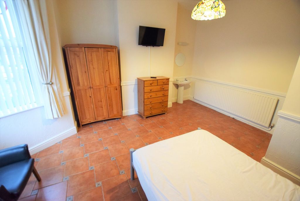 Property photo 3 of 5 1114603