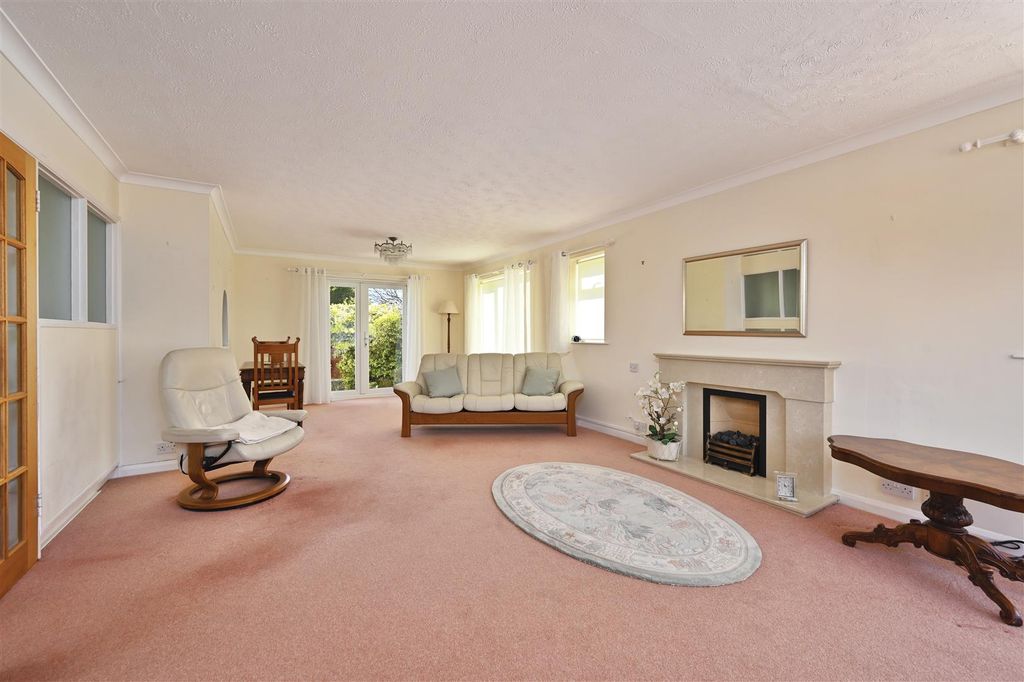 Property photo 3 of 21 6-Fir-Tree-Close-Tn394Td (10).Jpg