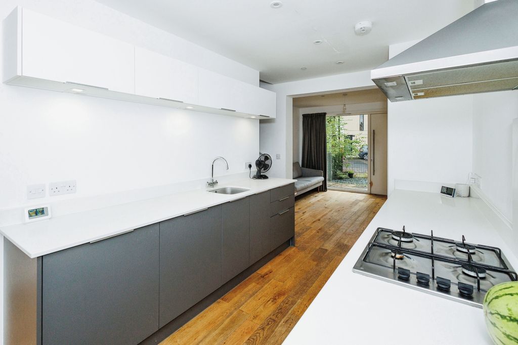 Property photo 3 of 14 Kitchen