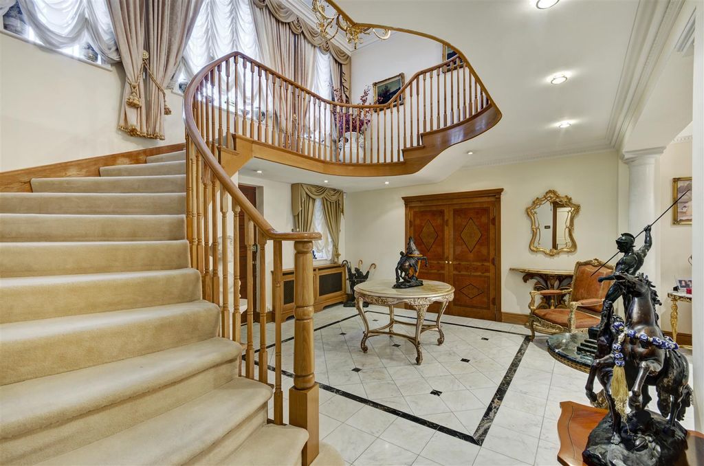 Property photo 2 of 7