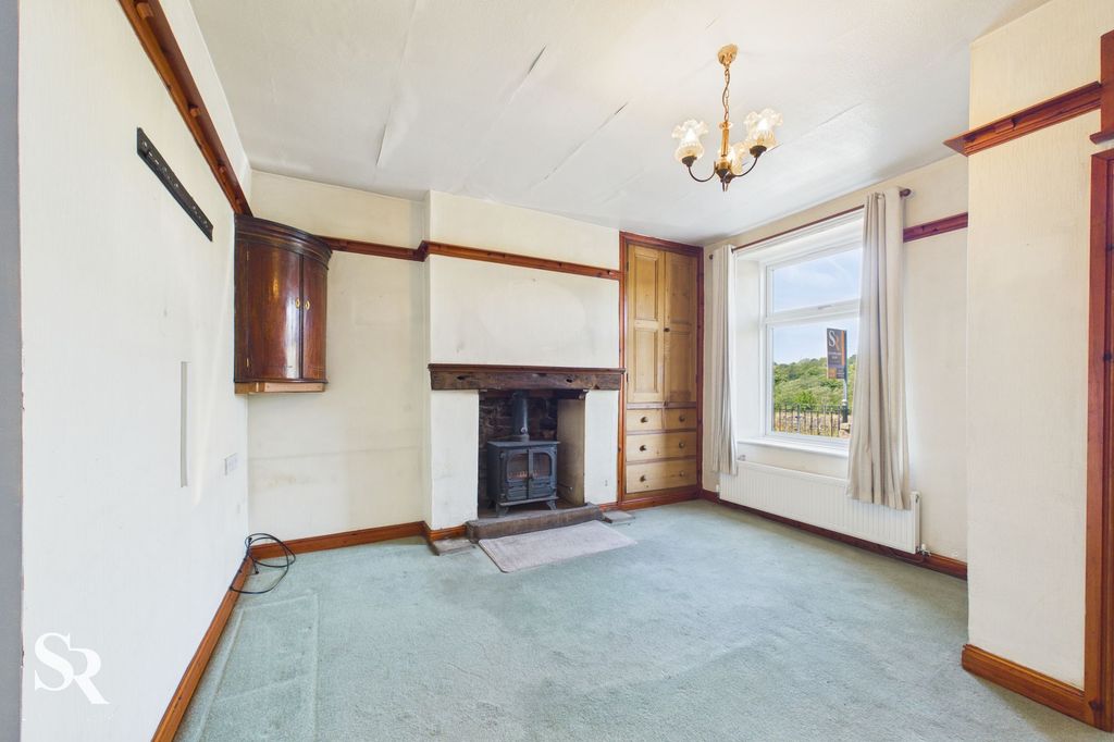 Property photo 2 of 34
