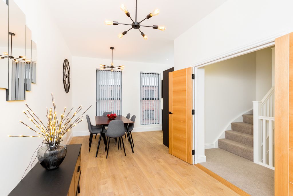 Property photo 1 of 42 4 Bed Townhouse, Sydenham Place, Jewellery Quarter, B1 x2 Available