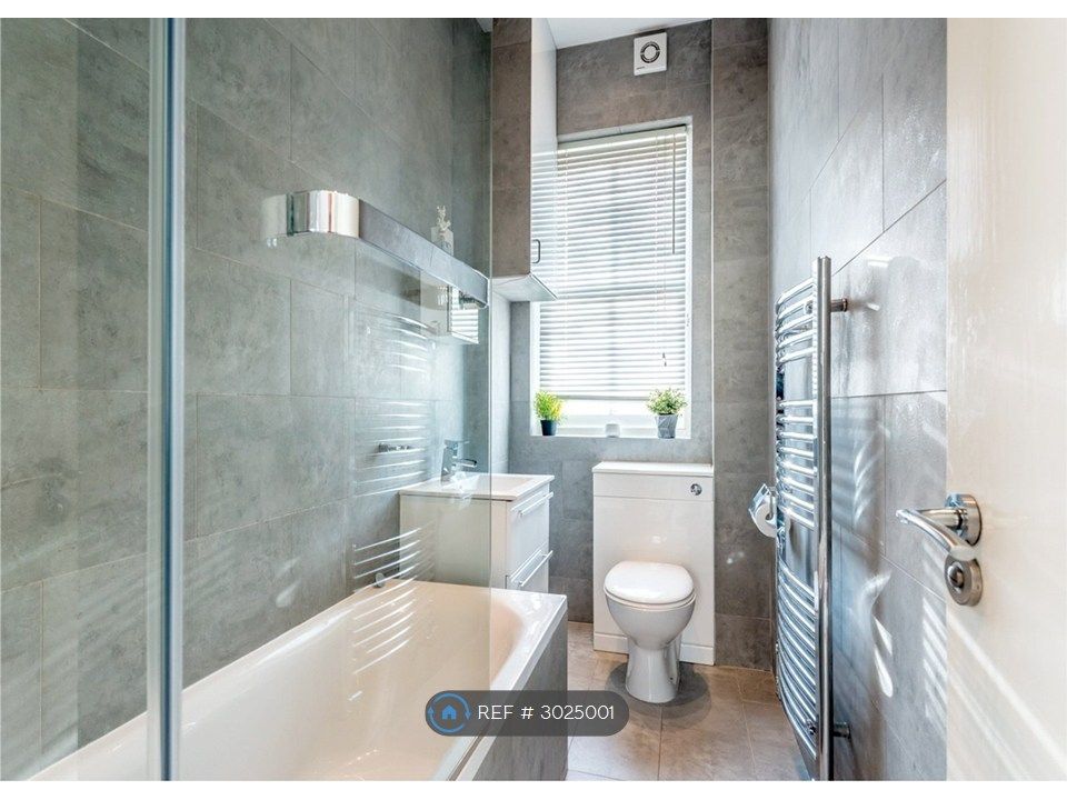 Property photo 3 of 8 Bathroom