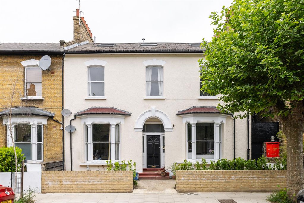 Property photo 1 of 28 Goulton Road, E5