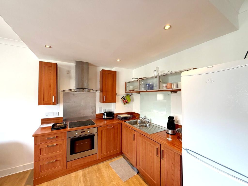 Property photo 3 of 7 Kitchen