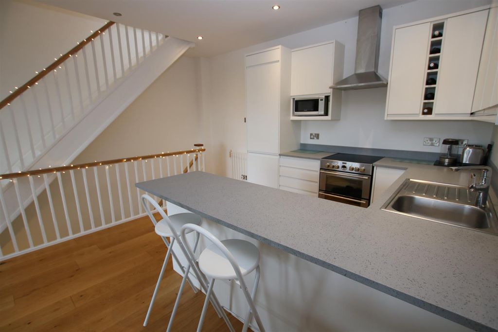 Property photo 3 of 16 Kitchen 2.Jpg