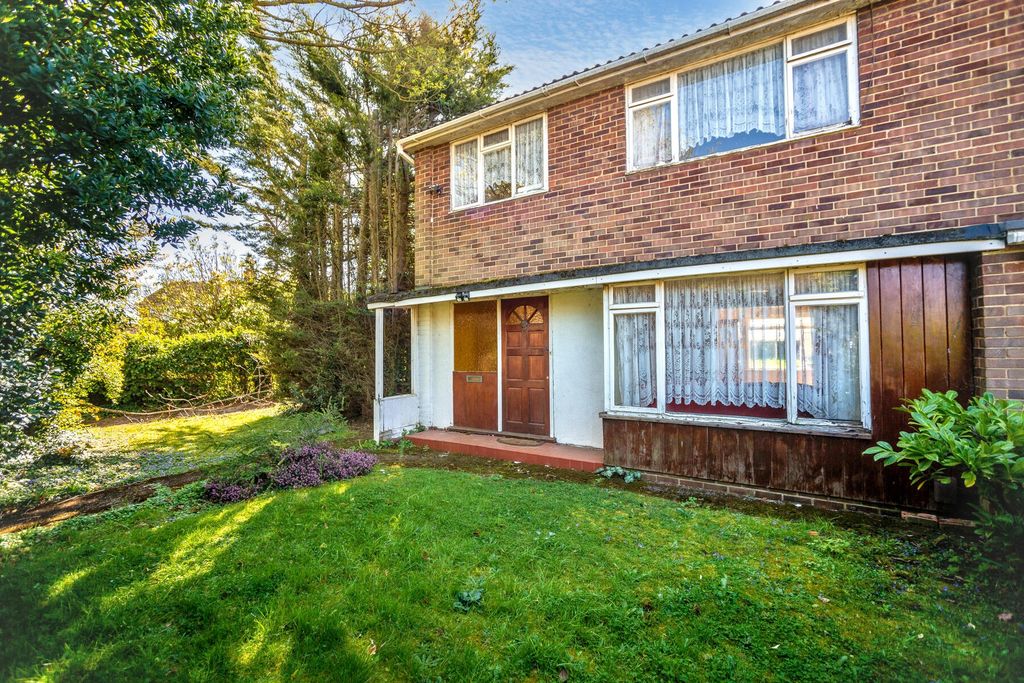 Property photo 1 of 10 Gilbert Close - Front Of Property