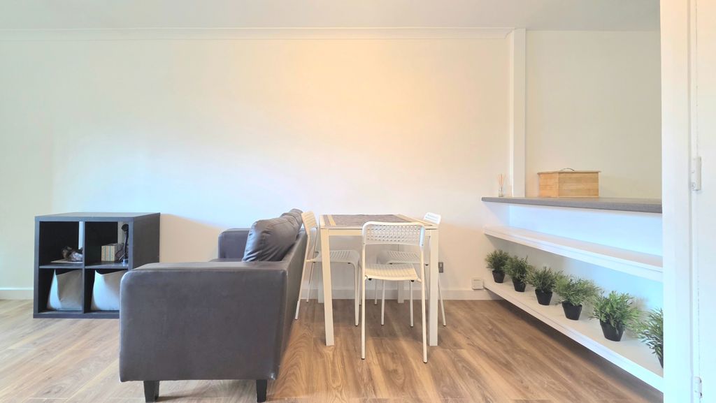 Property photo 3 of 14 Photo 2