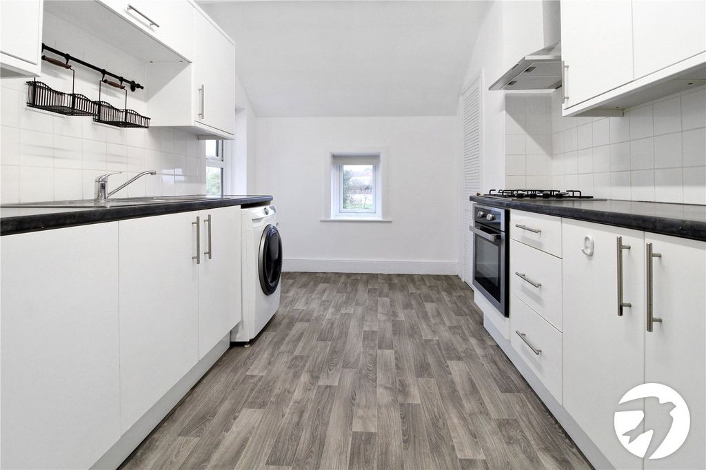 Property photo 2 of 6 Kitchen