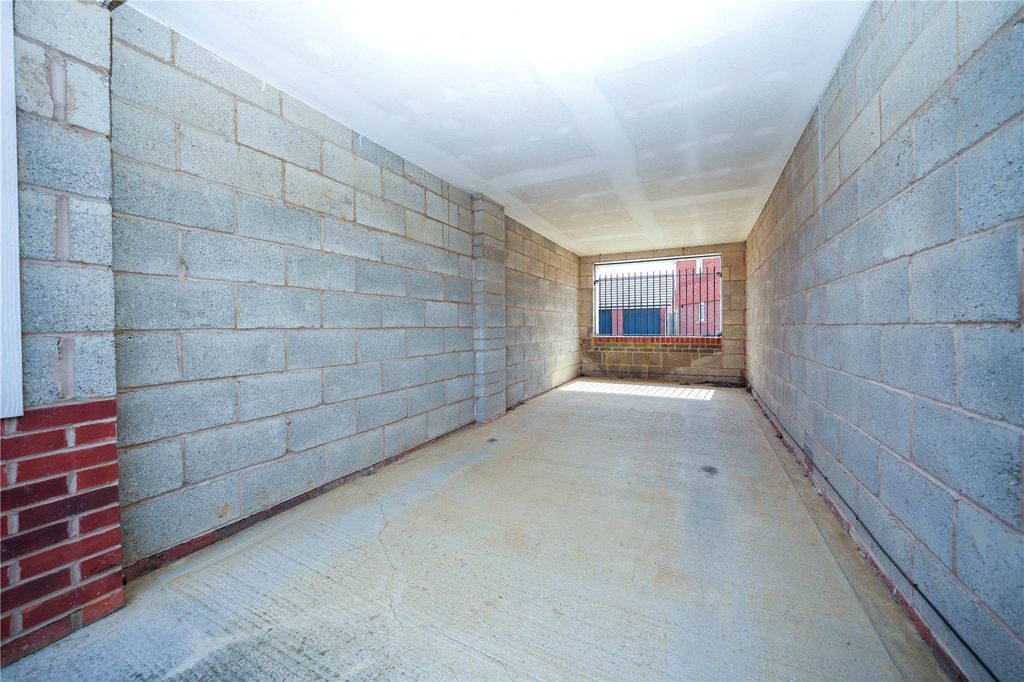 Property photo 3 of 15 Undercroft Parking