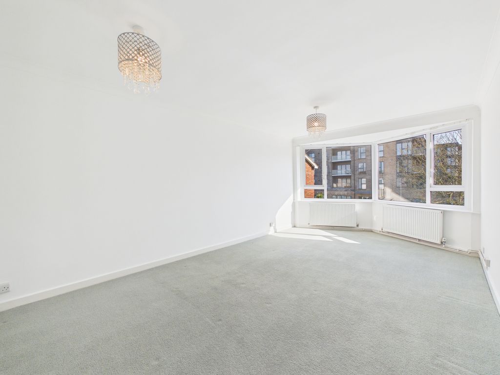 Property photo 2 of 7 Lounge