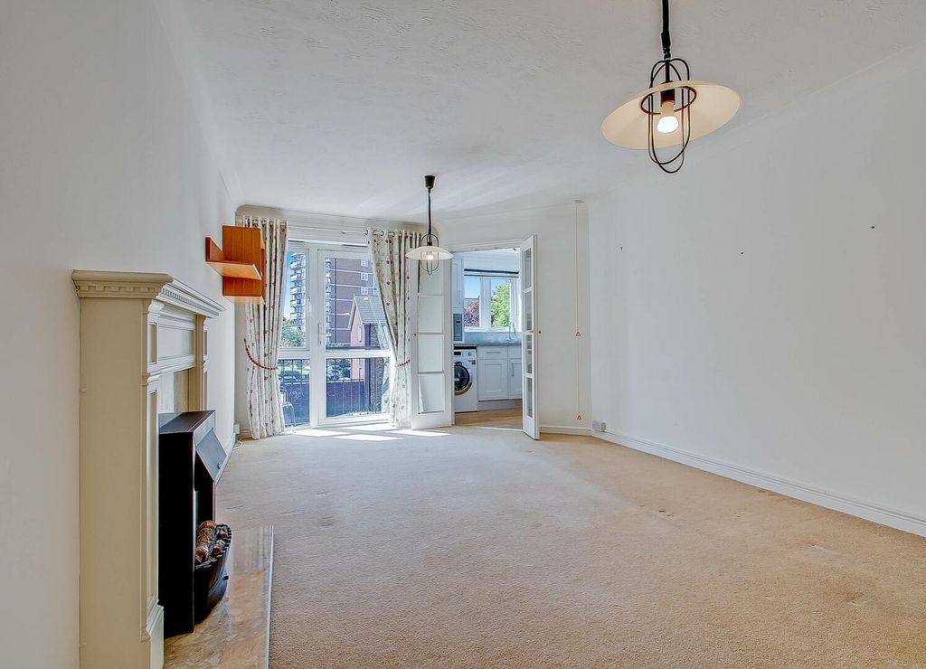 Property photo 3 of 18 Living Room