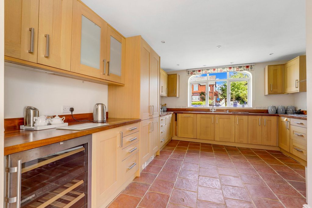 Property photo 2 of 30
