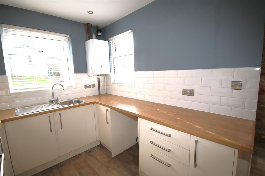 Property photo 3 of 22 Kitchen c.Jpg
