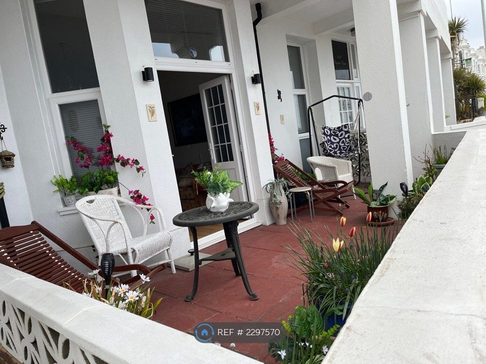Property photo 2 of 12 Terrace