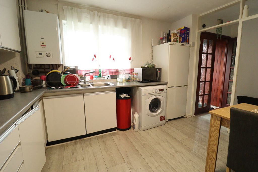 Property photo 3 of 8 Picture No. 27