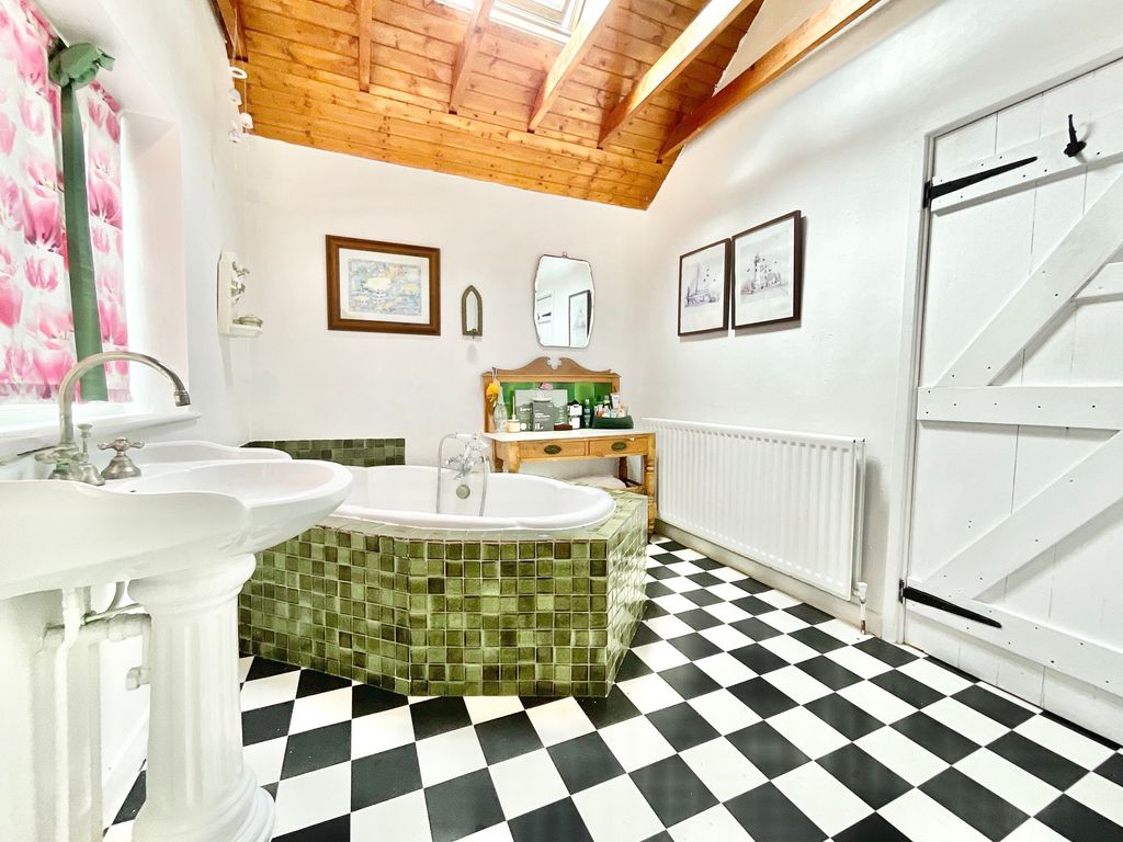 Property photo 3 of 23