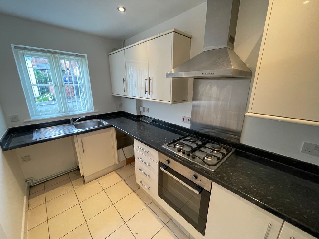 Property photo 3 of 11 Kitchen