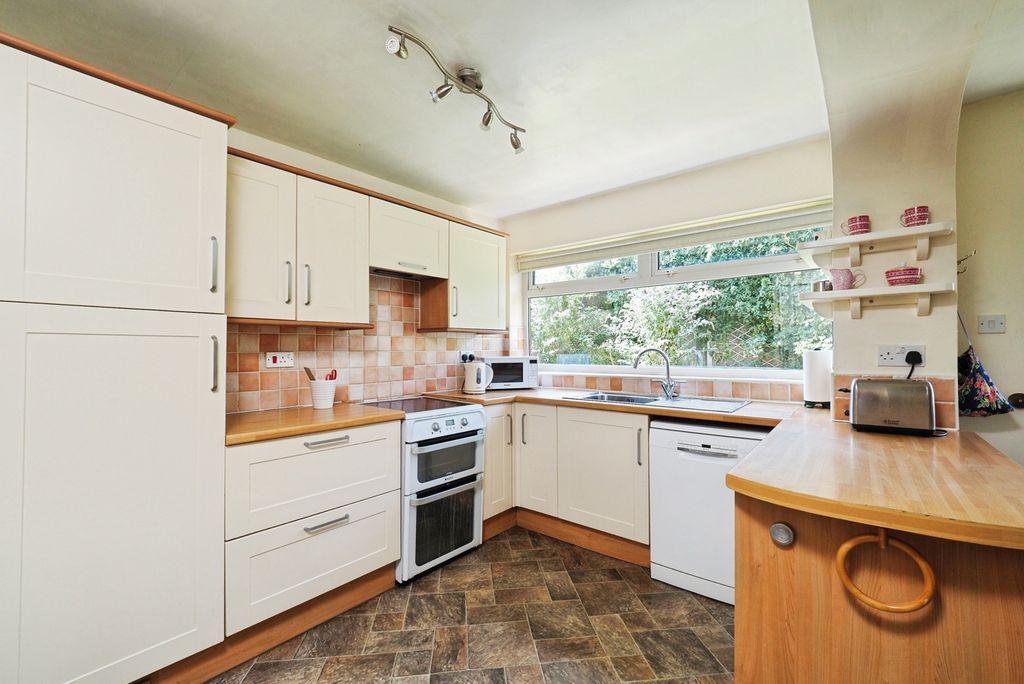 Property photo 2 of 17 Kitchen