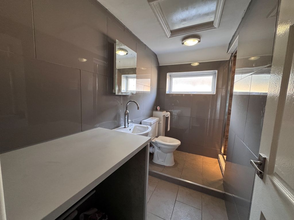 Property photo 1 of 5 Bathroom