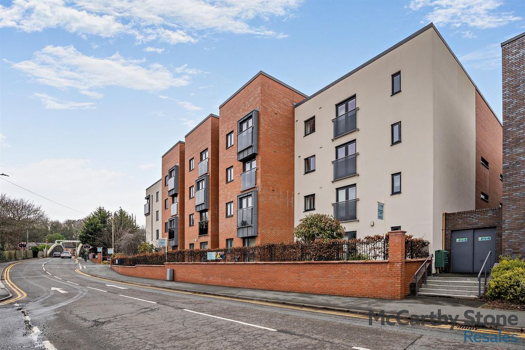 Property photo 1 of 31 8678664-Exterior09-800.Jpg