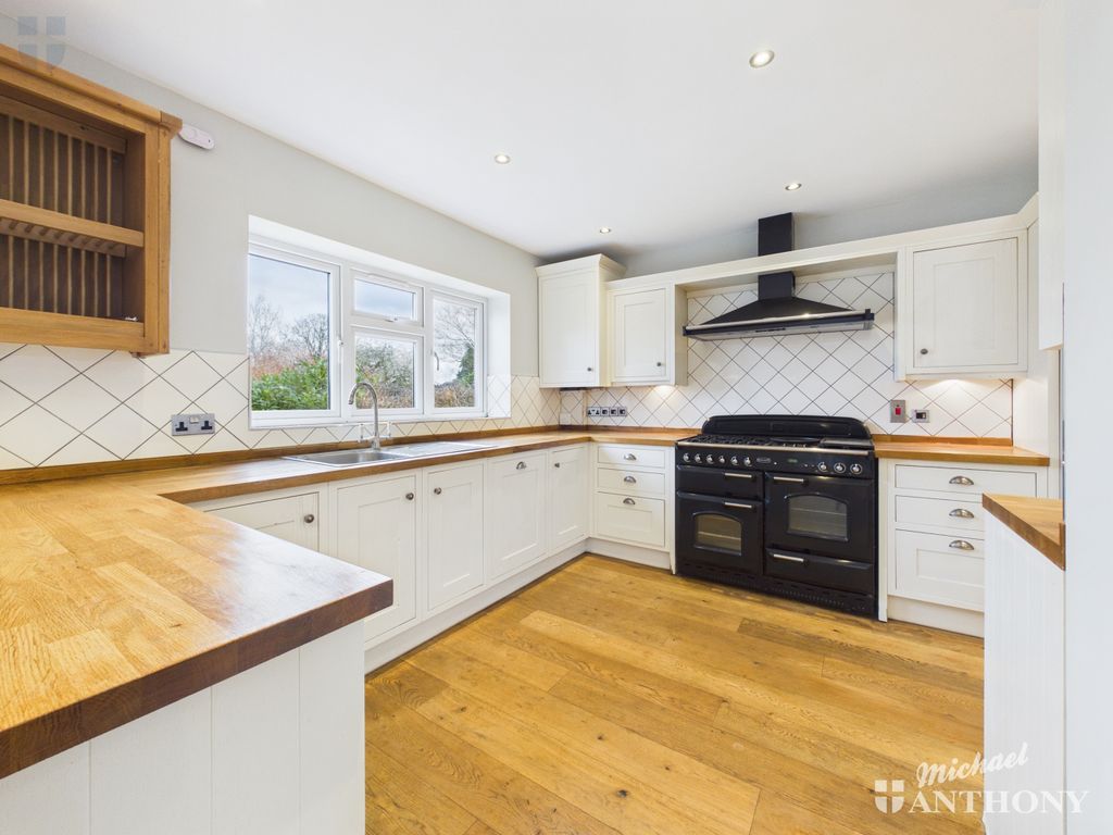 Property photo 2 of 19 Cam03852G0-Pr0566-Still013