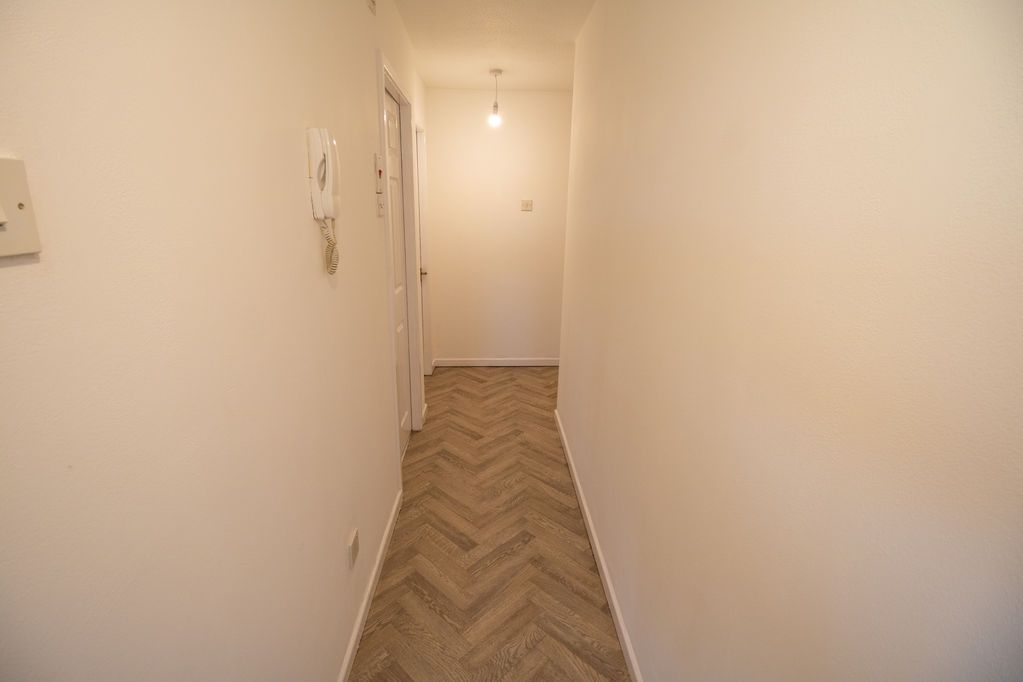 Property photo 2 of 8 Entrance Hallway