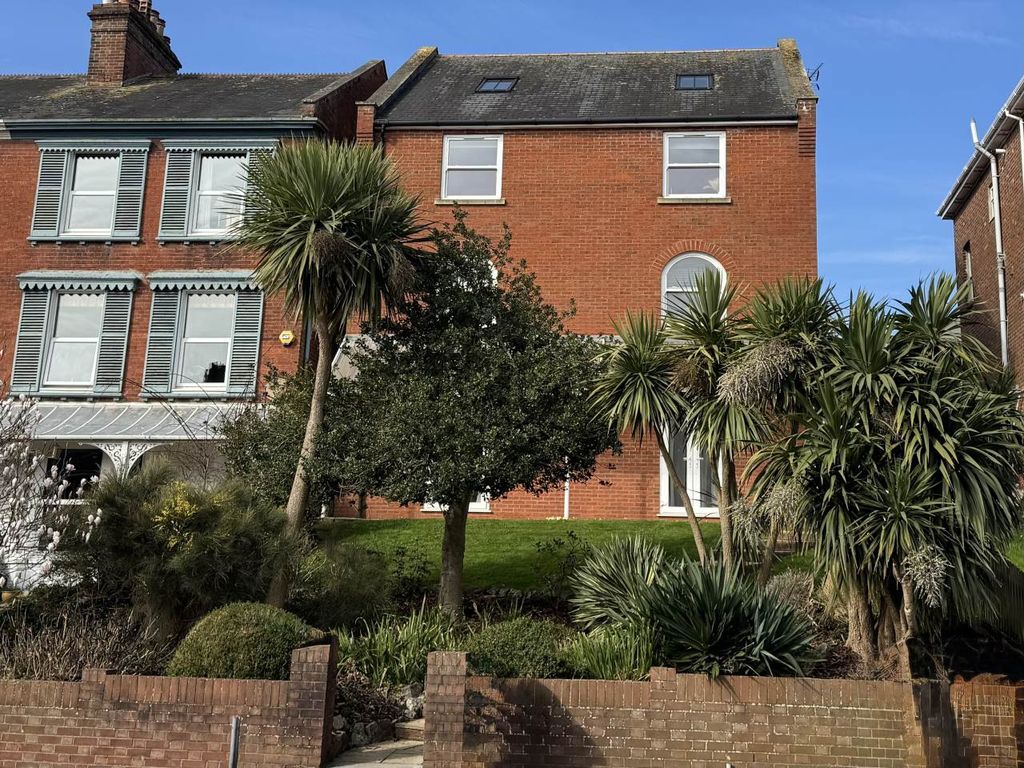 Property photo 1 of 7 Exterior