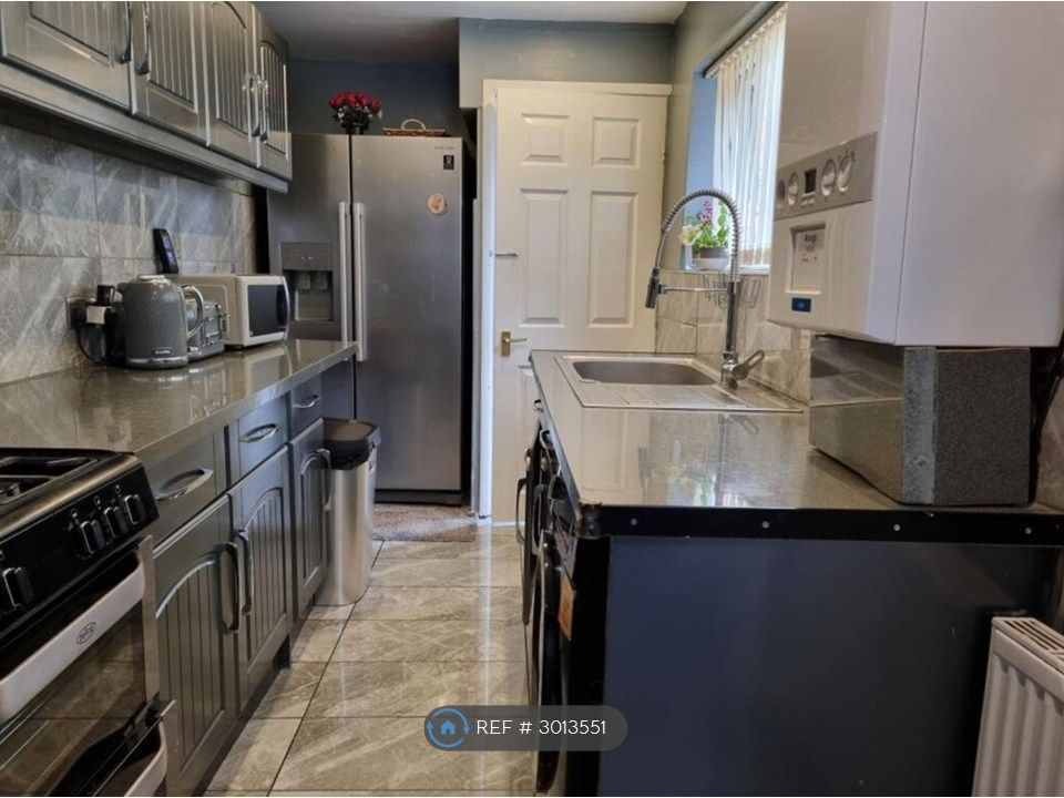 Property photo 1 of 11 Kitchen
