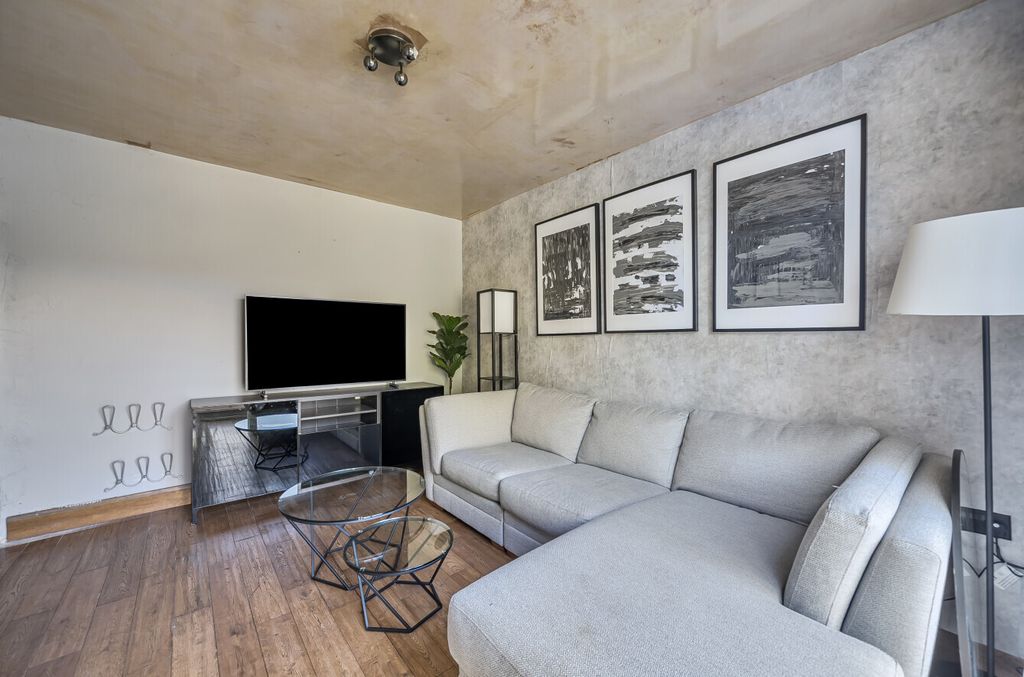 Property photo 2 of 17 Picture No. 42