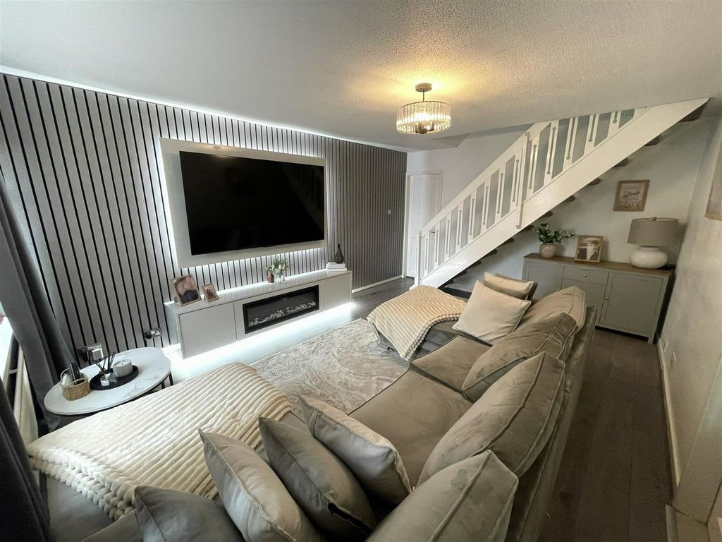 Property photo 3 of 25 Lounge