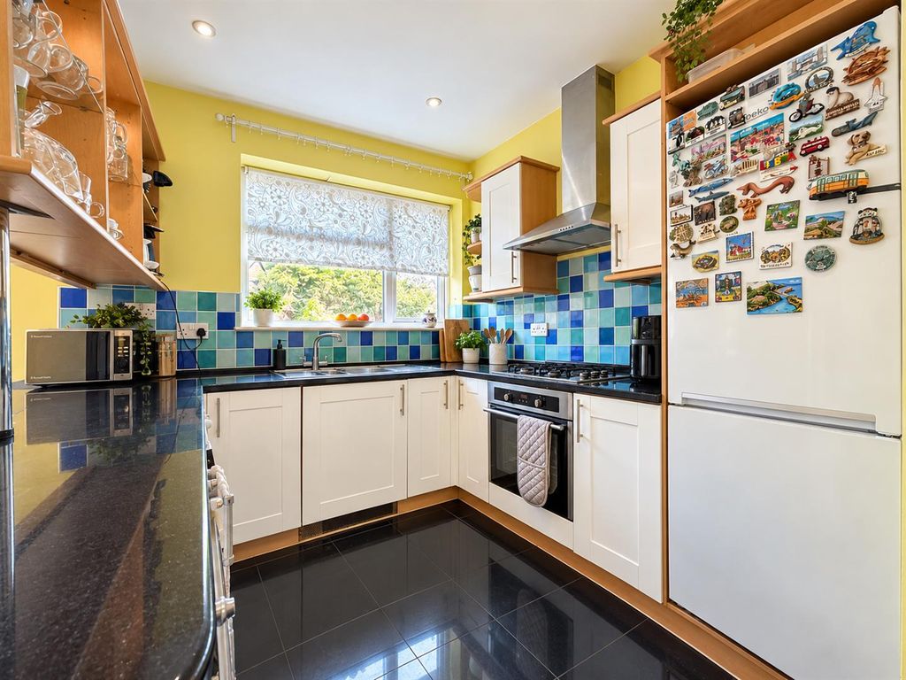 Property photo 1 of 10 Kitchen
