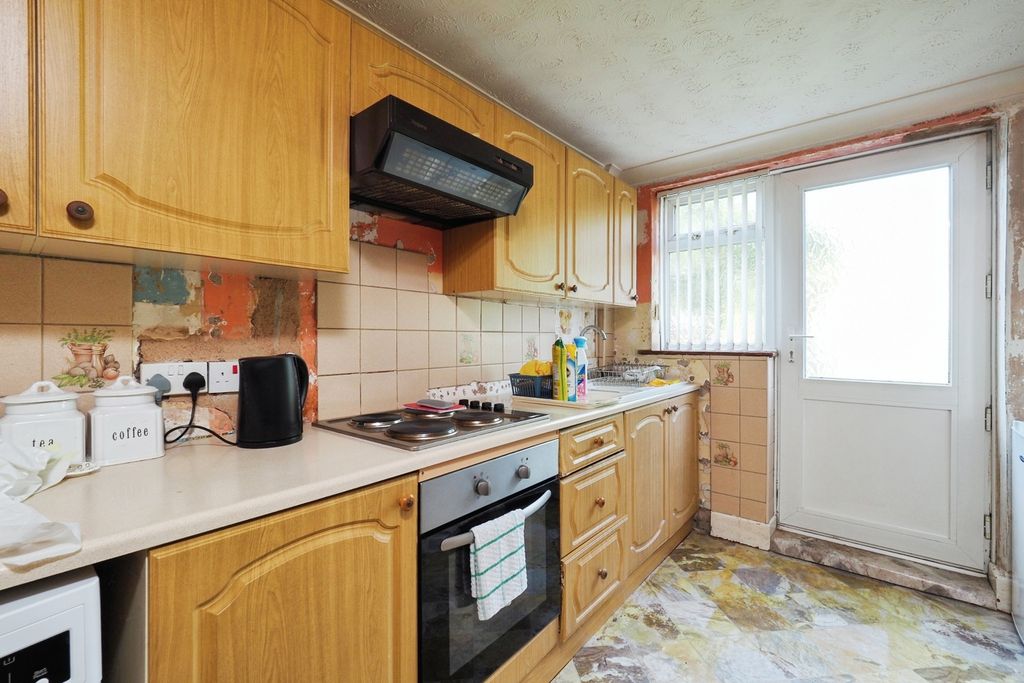 Property photo 3 of 14 Kitchen