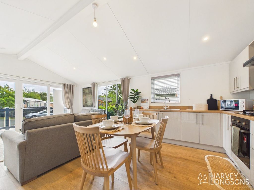 Property photo 2 of 20 Eco Shipley Lodge Open Plan Kitchen Dining Plas Coch