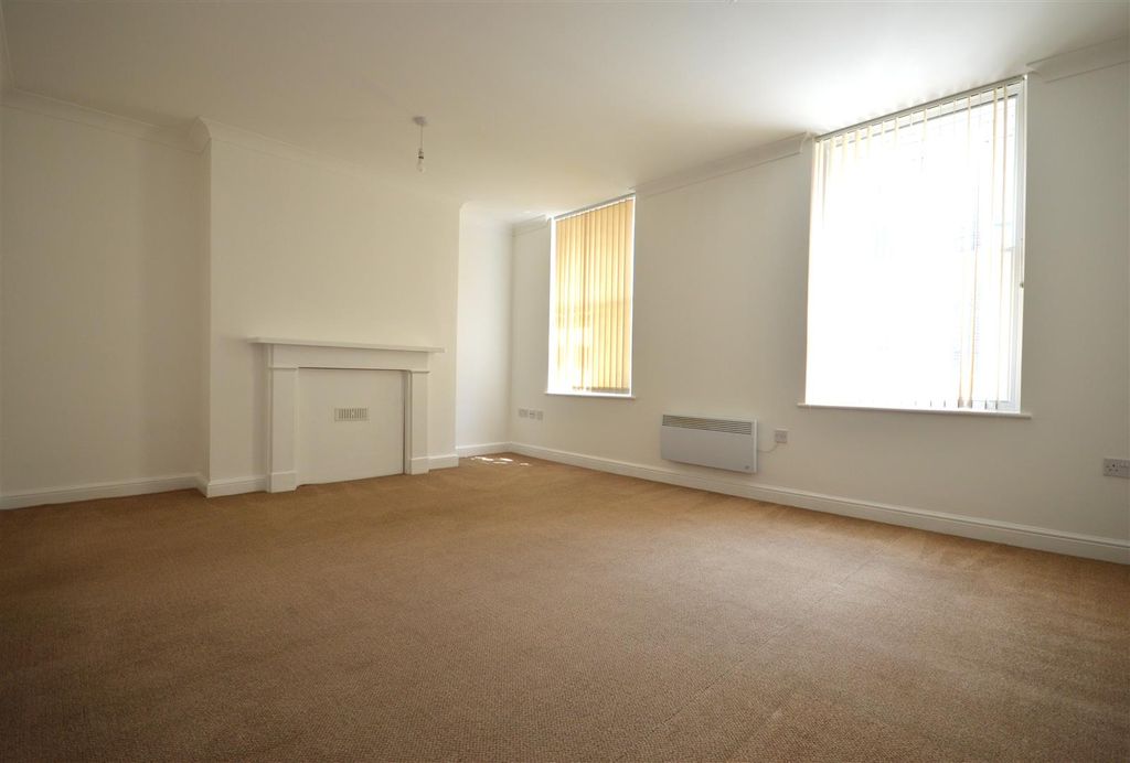 Property photo 2 of 14 Living Room