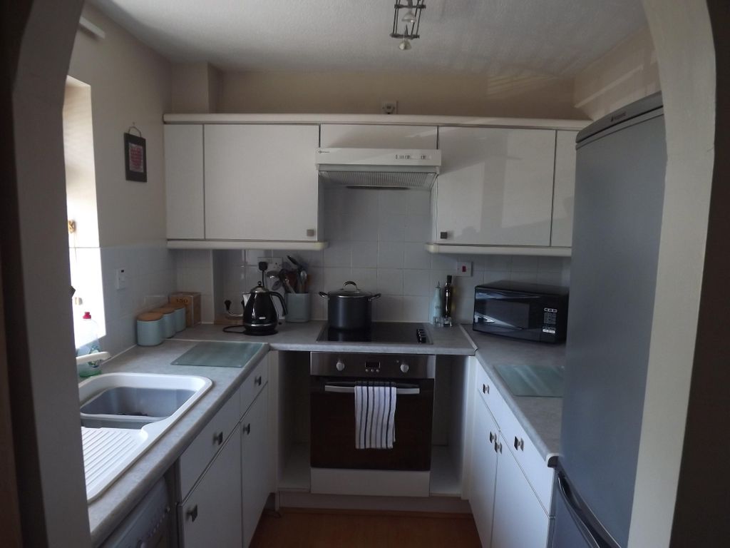 Property photo 3 of 6 Kitchen