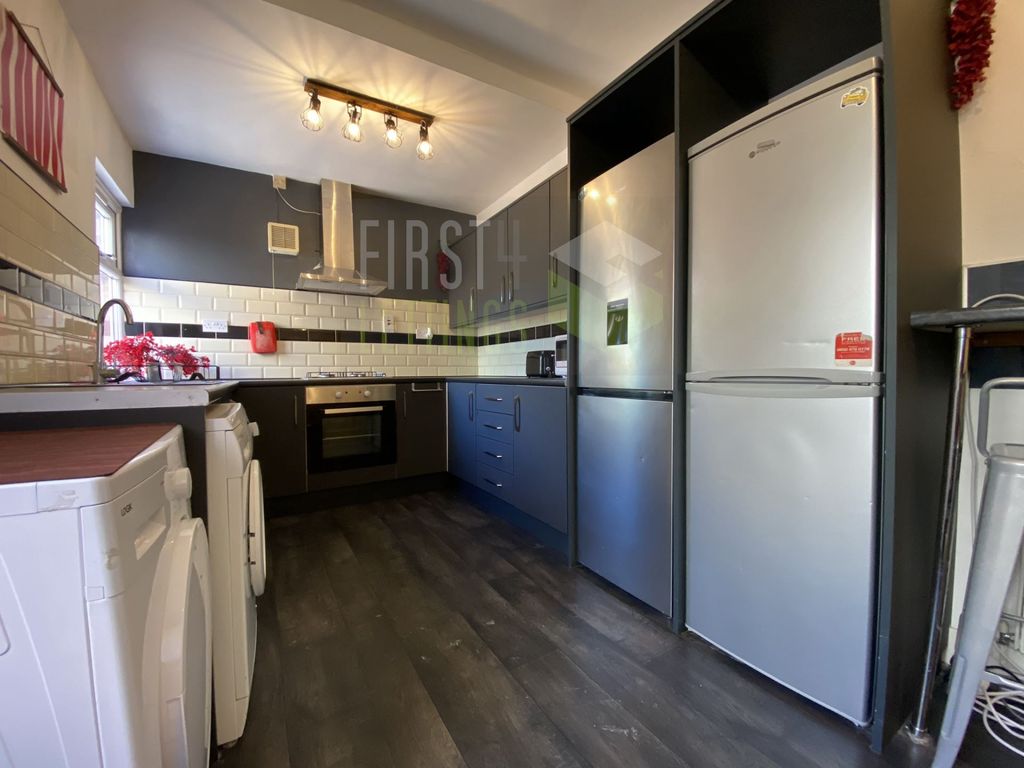 Property photo 3 of 17 Photo 6