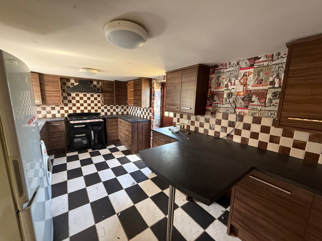 Property photo 2 of 21 Kitchen