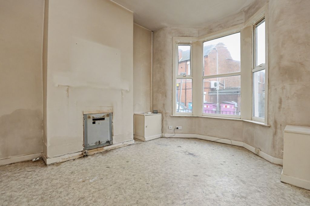 Property photo 2 of 13 2 Newman Street, Liverpool L4 1Rj