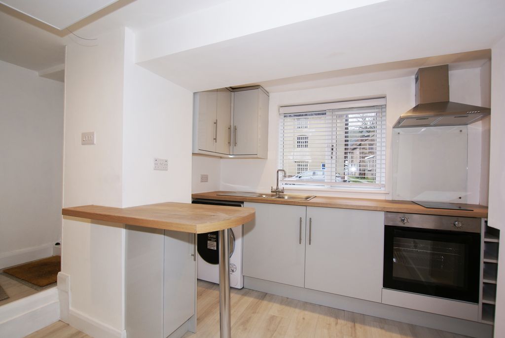 Property photo 3 of 6 Kit