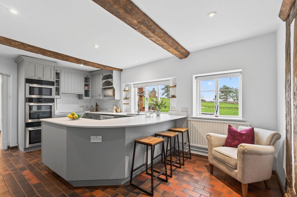 Property photo 3 of 32